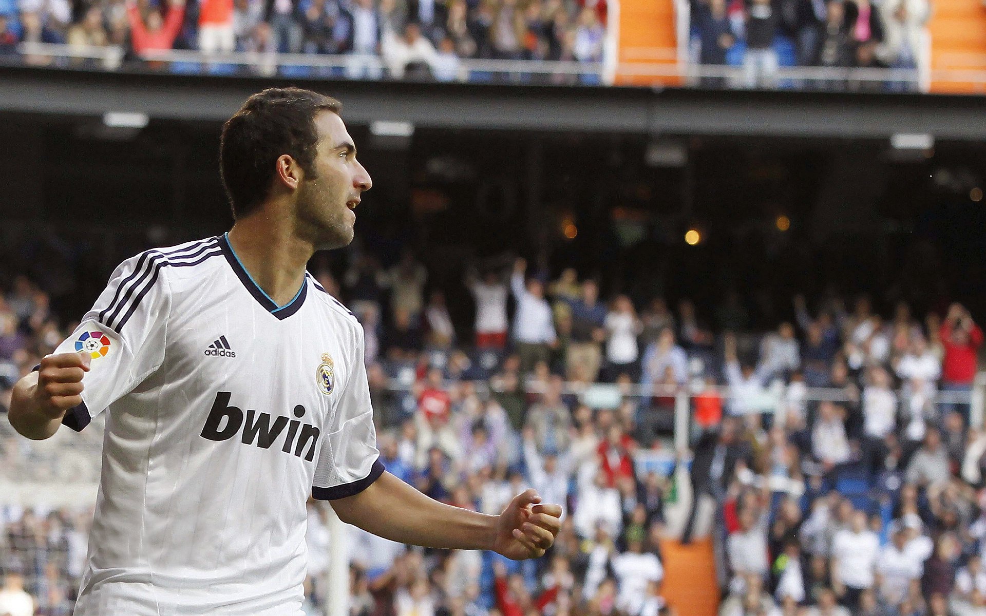 当足球巨星驰骋F1赛道,解码AC米兰、阿根廷与莫德里奇的体育奇幻联动